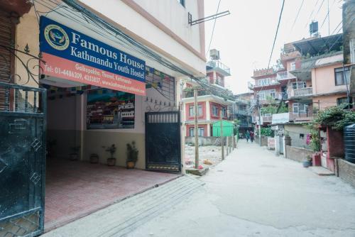 Albergue Famous House