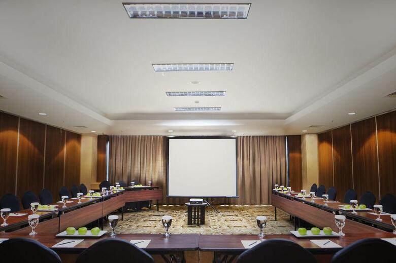 Grand Edge Hotel Semarang