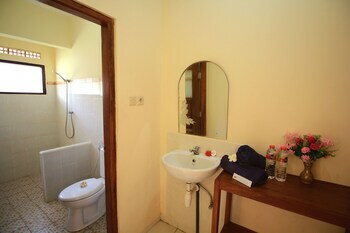 Lovina Beach Hotel