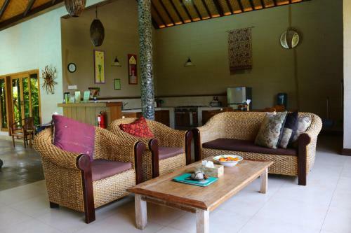 Lovina Beachhouse Villas