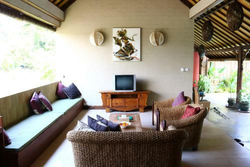 Lovina Beachhouse Villas