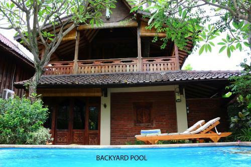 Lovina Beachhouse Villas