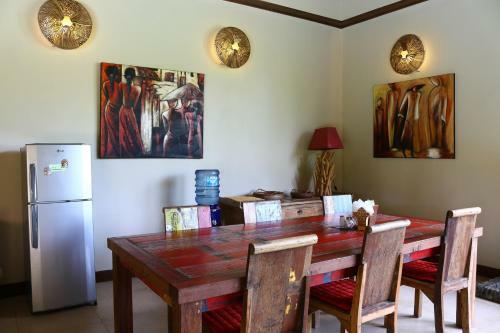 Lovina Beachhouse Villas