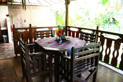 Lovina Beachhouse Villas