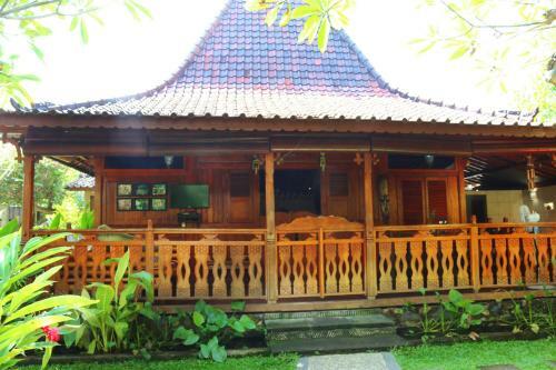 Lovina Beachhouse Villas