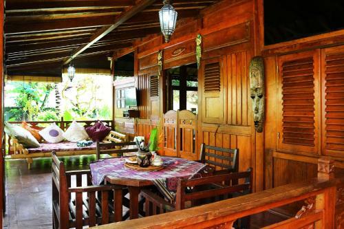 Lovina Beachhouse Villas