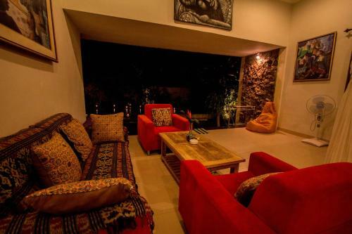 Ratna Villa