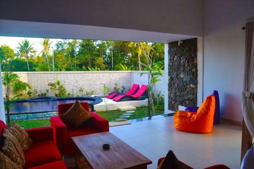 Ratna Villa