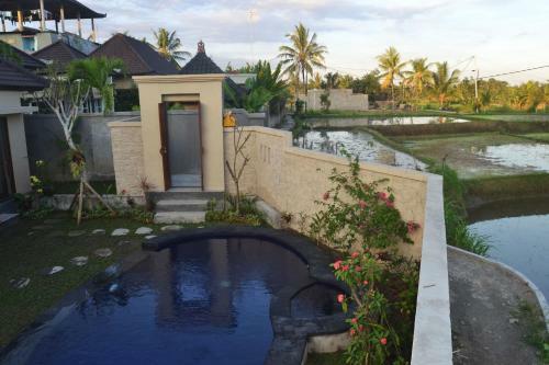 Ratna Villa