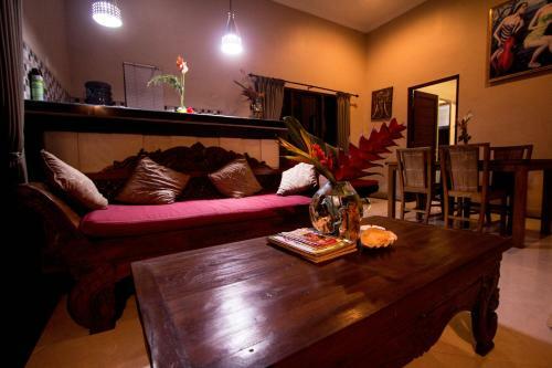 Ratna Villa