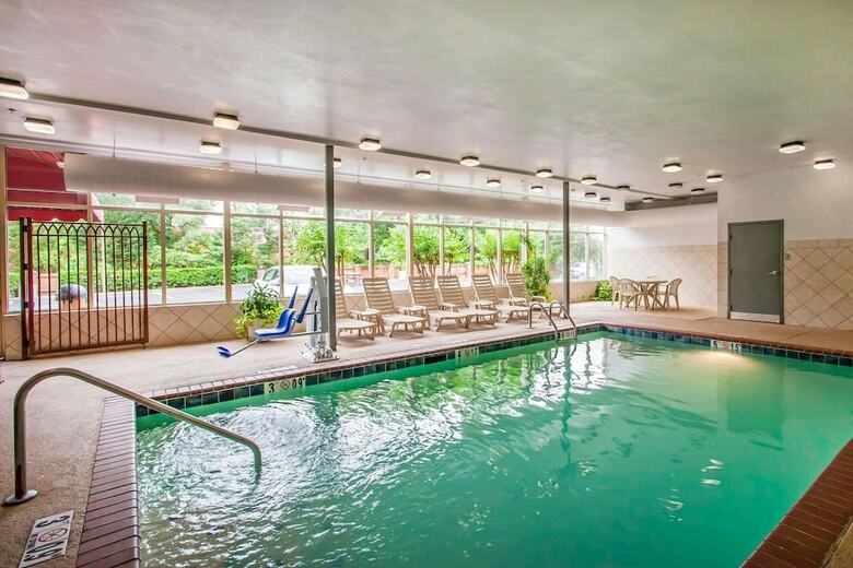 Hotel Comfort Inn & Suites