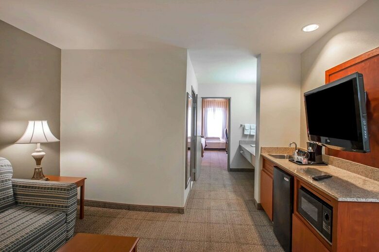 Hotel Comfort Inn & Suites