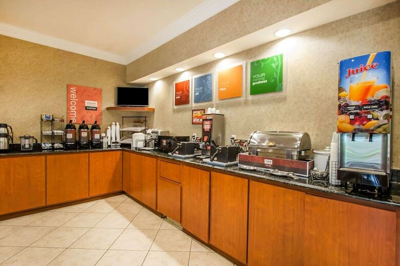 Hotel Comfort Inn & Suites