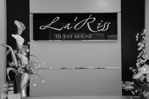 Hostal Lariss Guest House