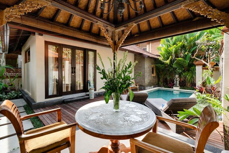 Hotel Bebek Tepi Sawah Restaurant & Villas