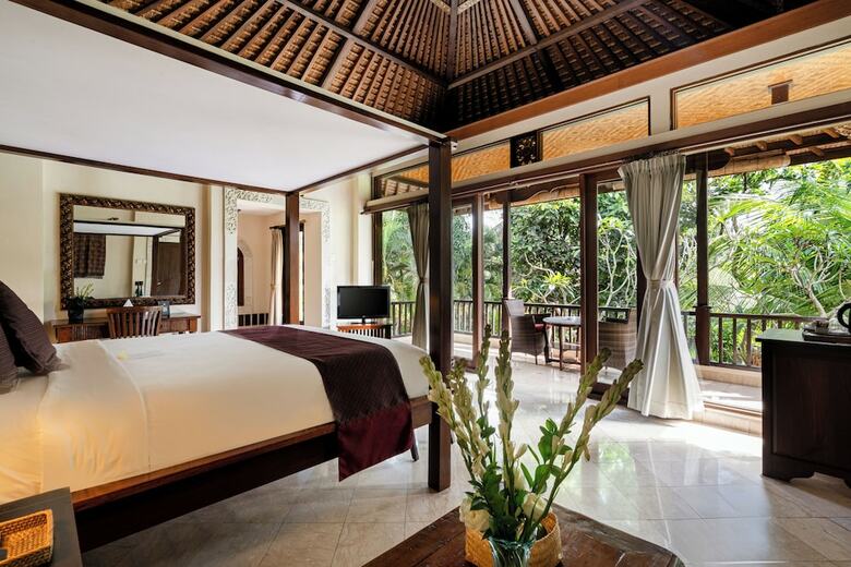 Hotel Bebek Tepi Sawah Restaurant & Villas