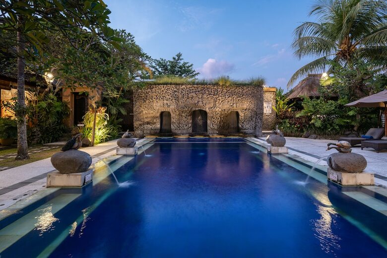 Hotel Bebek Tepi Sawah Restaurant & Villas