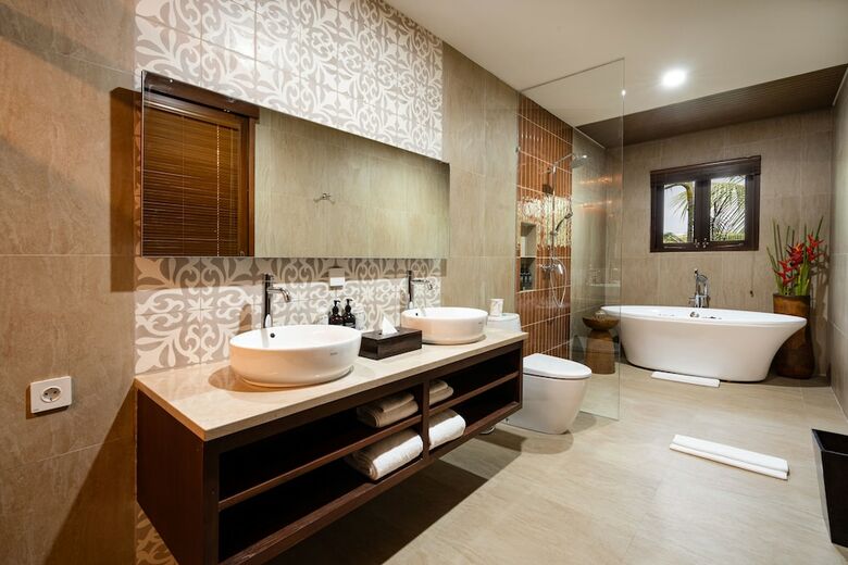Hotel Bebek Tepi Sawah Restaurant & Villas