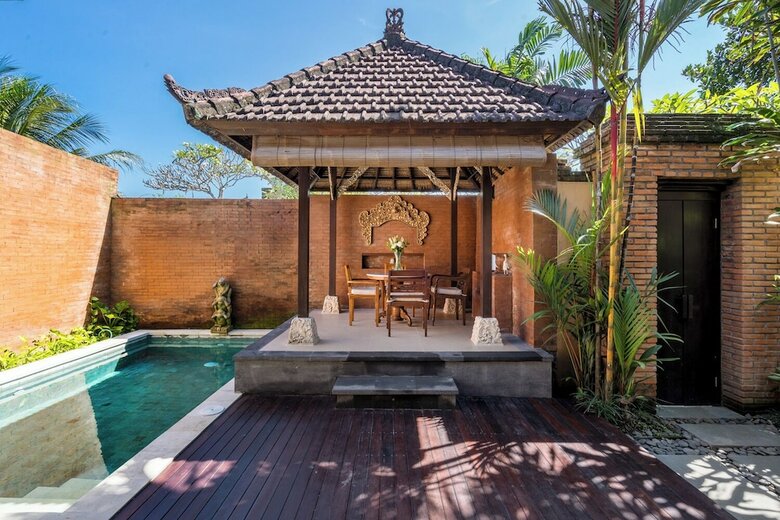 Hotel Bebek Tepi Sawah Restaurant & Villas