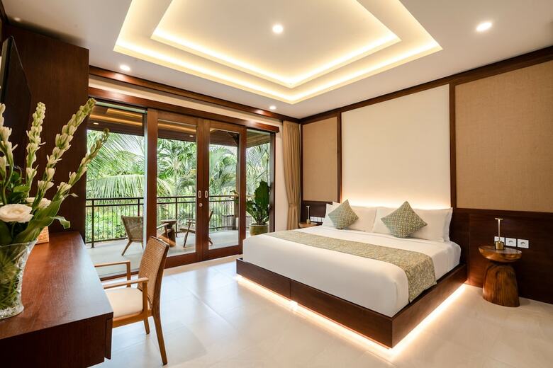 Hotel Bebek Tepi Sawah Restaurant & Villas