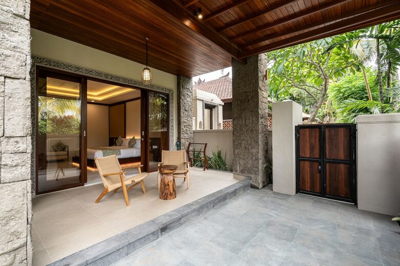 Hotel Bebek Tepi Sawah Restaurant & Villas
