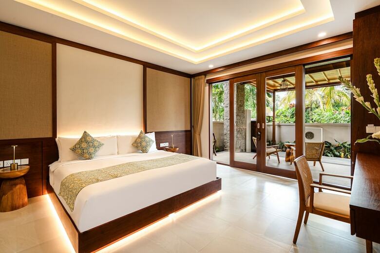 Hotel Bebek Tepi Sawah Restaurant & Villas
