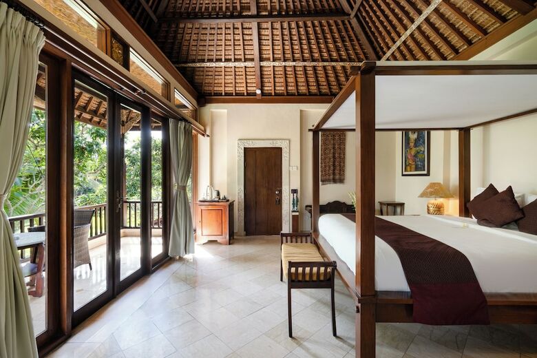 Hotel Bebek Tepi Sawah Restaurant & Villas