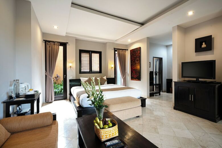 Hotel Bebek Tepi Sawah Restaurant & Villas