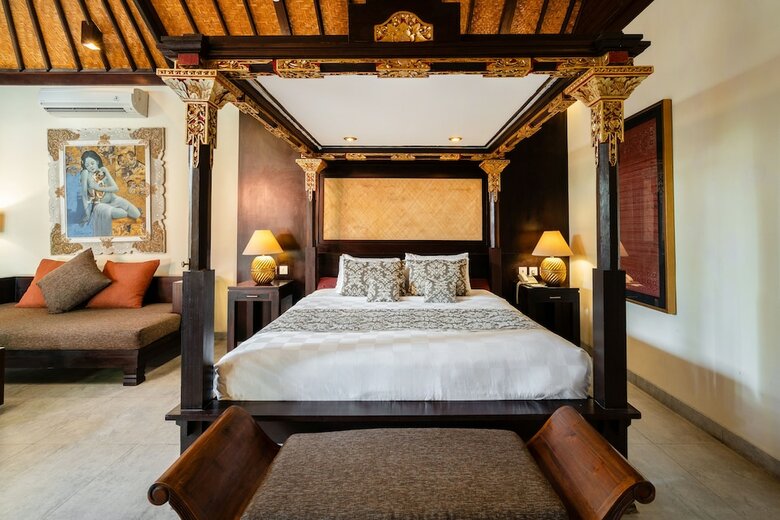 Hotel Bebek Tepi Sawah Restaurant & Villas