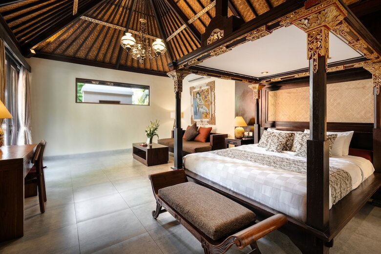 Hotel Bebek Tepi Sawah Restaurant & Villas