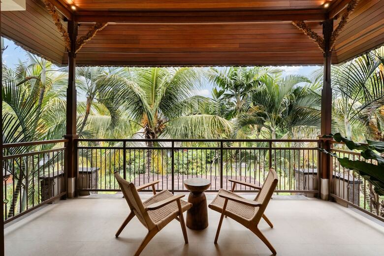 Hotel Bebek Tepi Sawah Restaurant & Villas