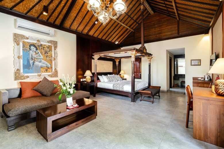 Hotel Bebek Tepi Sawah Restaurant & Villas