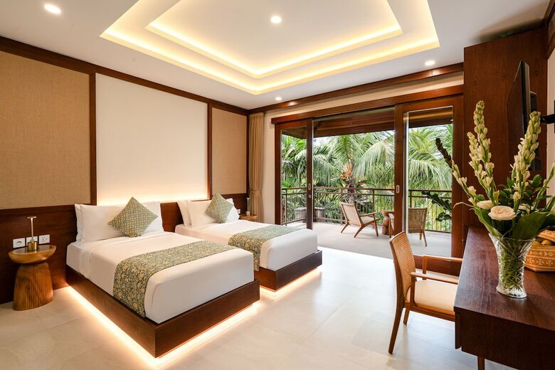 Hotel Bebek Tepi Sawah Restaurant & Villas
