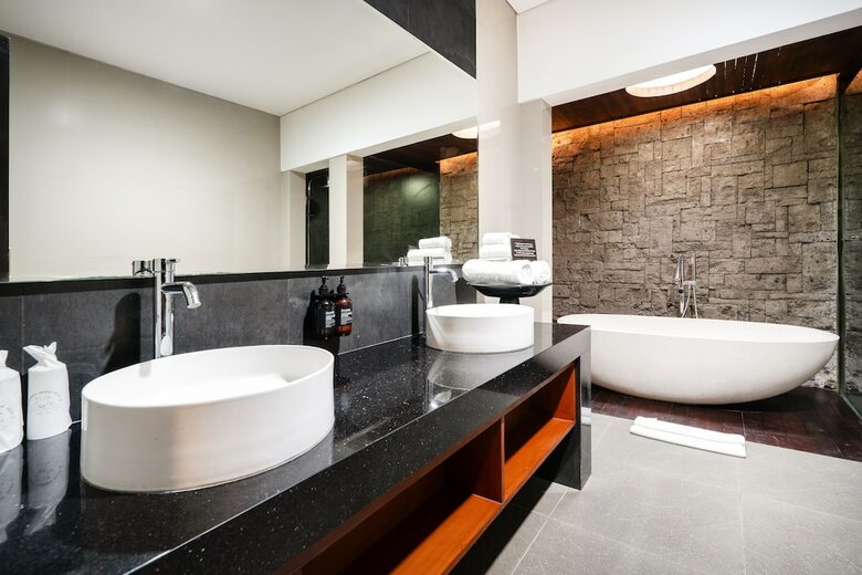 Hotel Bebek Tepi Sawah Restaurant & Villas