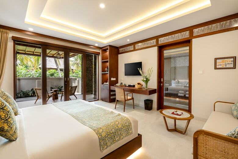 Hotel Bebek Tepi Sawah Restaurant & Villas