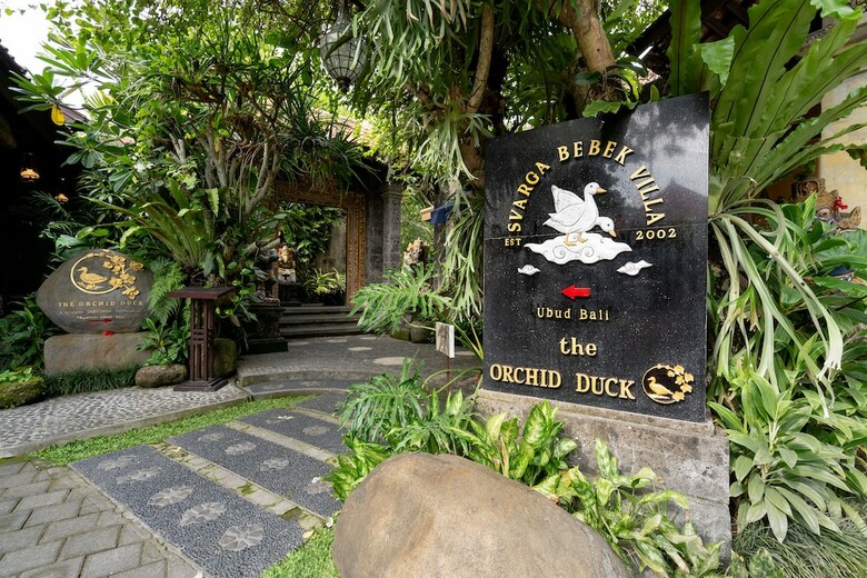 Hotel Bebek Tepi Sawah Restaurant & Villas
