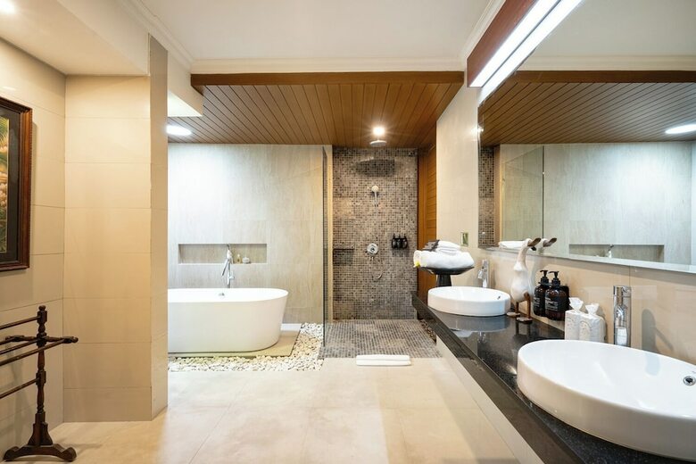 Hotel Bebek Tepi Sawah Restaurant & Villas