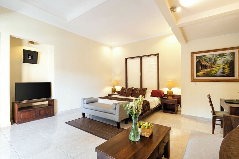Hotel Bebek Tepi Sawah Restaurant & Villas