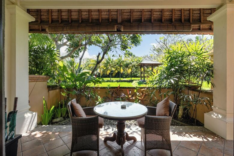 Hotel Bebek Tepi Sawah Restaurant & Villas