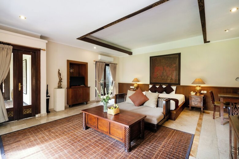 Hotel Bebek Tepi Sawah Restaurant & Villas