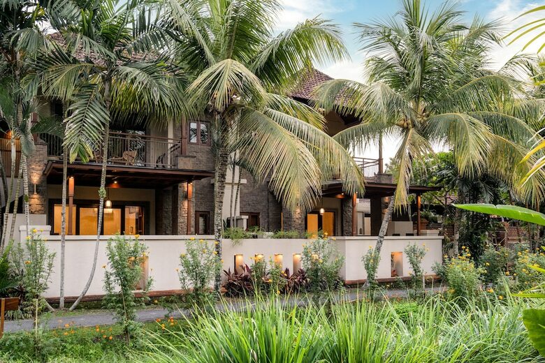 Hotel Bebek Tepi Sawah Restaurant & Villas