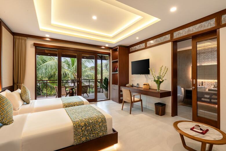 Hotel Bebek Tepi Sawah Restaurant & Villas