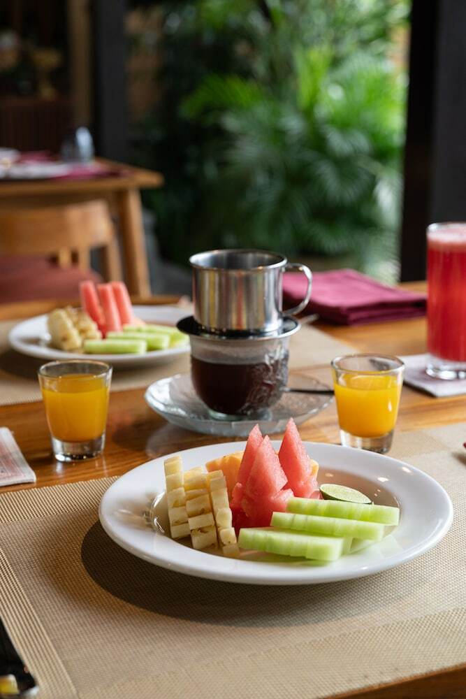 Hotel Bebek Tepi Sawah Restaurant & Villas