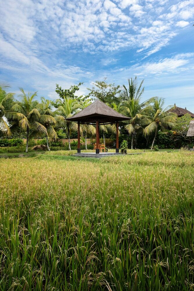 Hotel Bebek Tepi Sawah Restaurant & Villas