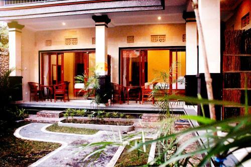 Taman Indah Homestay