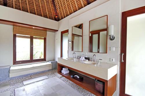 Villa Sayang Estate