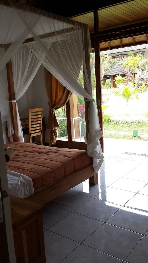 Hostal Puji Bungalow
