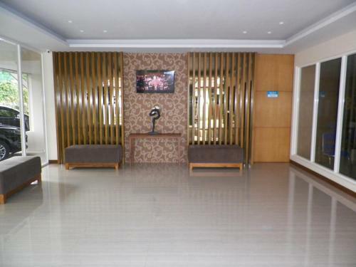 The Grove Express Timoho Hotel