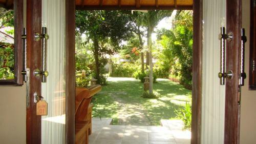 Hostal Badini Homestay Pemuteran Bali