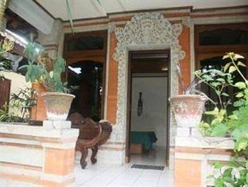 Hostal Pradha Guest House And Restaurant